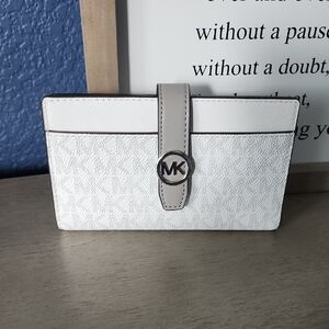New Michael Kors Greenwhich Optic White Bifold Wallet
